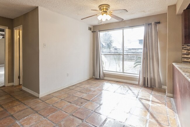 Building Photo - 10815 Cypresswood Dr