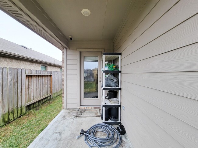 Building Photo - 14741 Hazel Br Dr