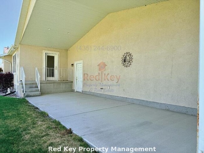 Building Photo - Breeze Cir Single Family Home