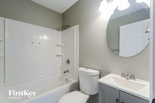 Building Photo - 22 Oak Forest Dr