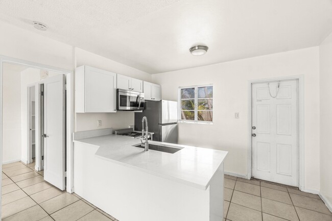 Building Photo - 211 Sunrise Ave