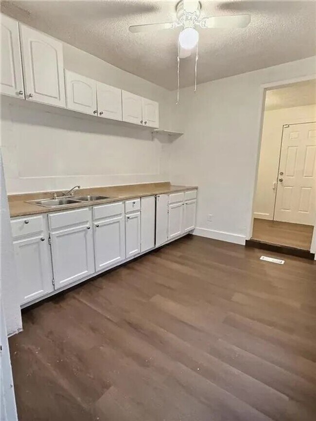 Building Photo - 2006 Agnes Ave