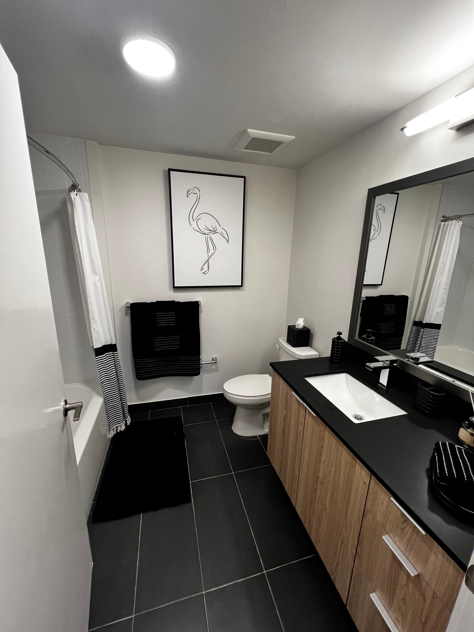 Building Photo - 911 E 26th St