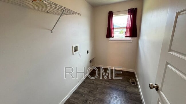 Building Photo - 164 N 450 W St