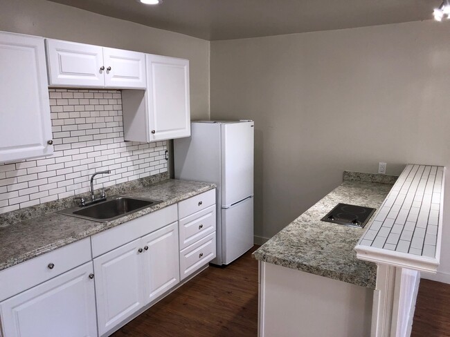 Building Photo - $300 OFF 1ST MONTH RENT IF YOU MOVE IN WIT...