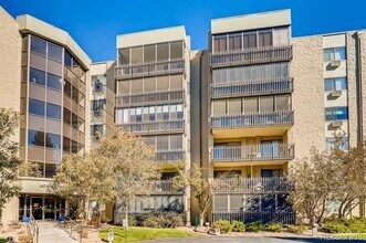 Building Photo - 14091 E Marina Dr
