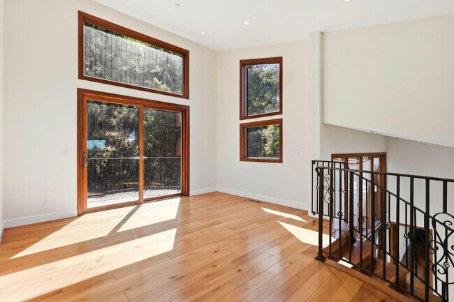 Building Photo - 3911 Pepper Tree Ct