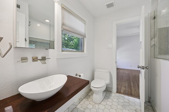 Building Photo - 9918 Coldwater Cir