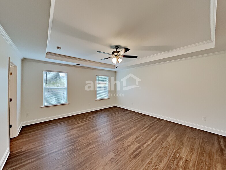 Building Photo - 6145 Rosemore Ln