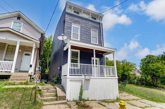 Building Photo - Four Bedroom in Cincinnati!