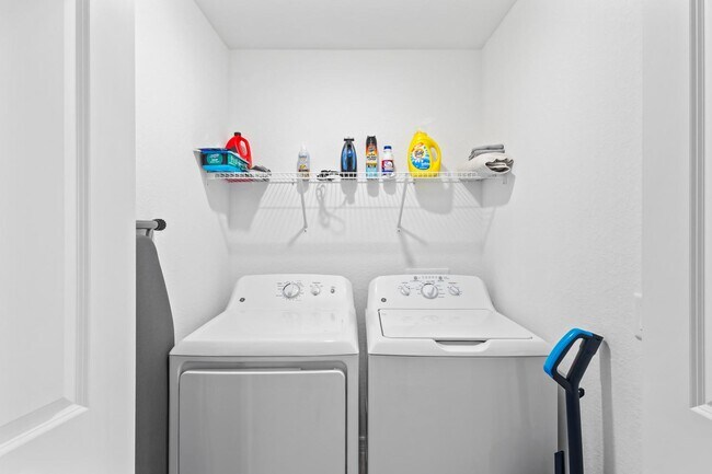 Building Photo - 15375 Grn Acrs Ave