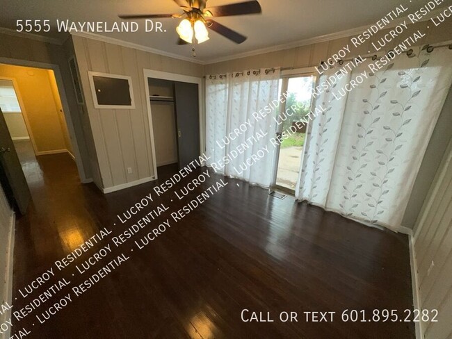 Building Photo - 5555 Wayneland Dr