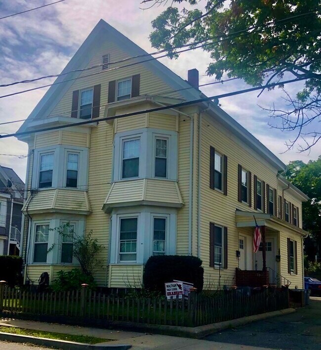 Building Photo - 165 Chestnut St