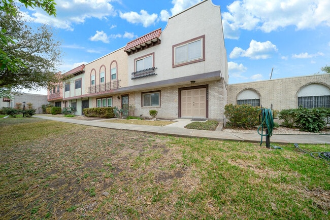 Building Photo - 10958 Crown Park