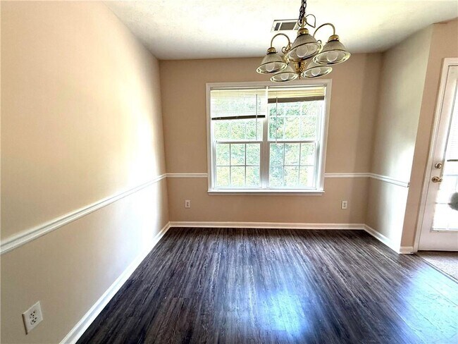 Building Photo - 3683 White Pine Rd