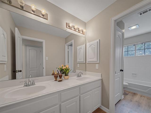 Building Photo - 3904 Evesham Dr