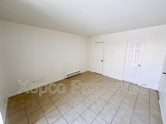 Building Photo - 555 E Cottonwood Rd