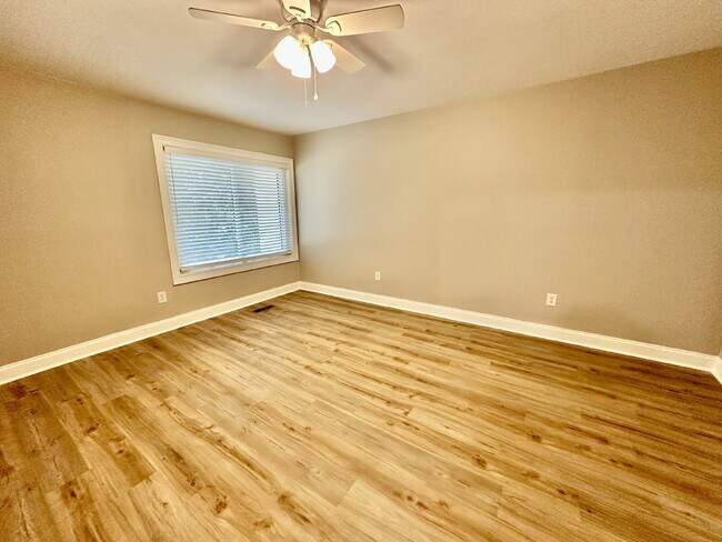 Building Photo - Two Bedroom Renovated South End Condo (Palmetto Bay Villas)!