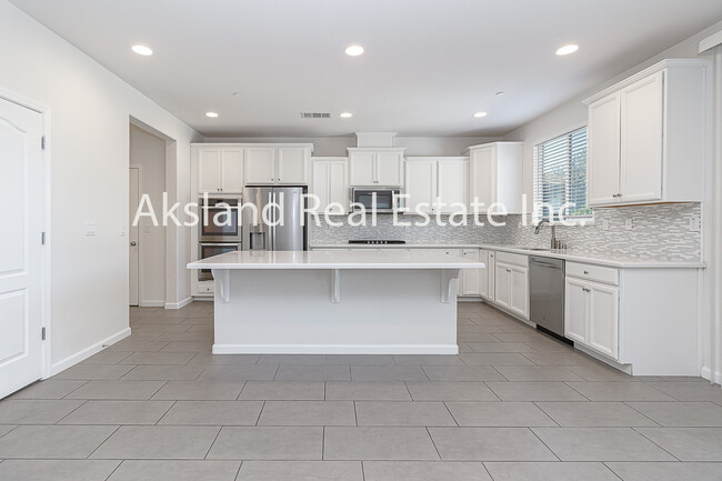 Building Photo - 2355 Azevedo Ave