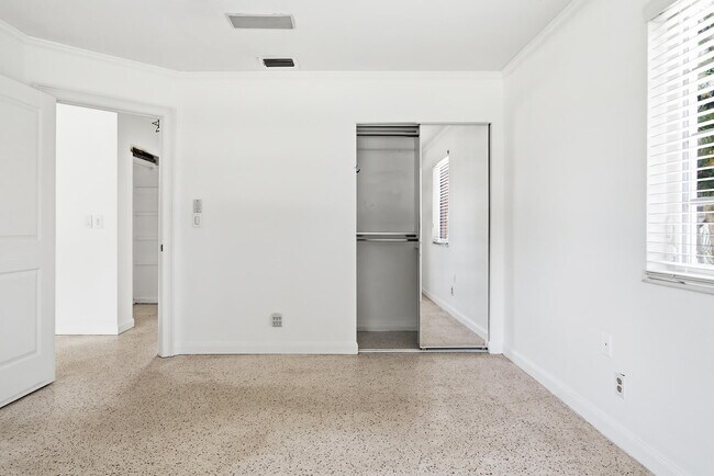 Building Photo - 205 Rutland Blvd
