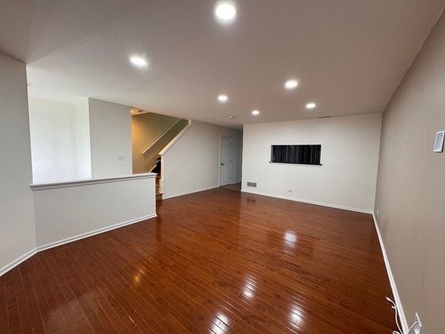 Building Photo - 2712 Woodmere Dr