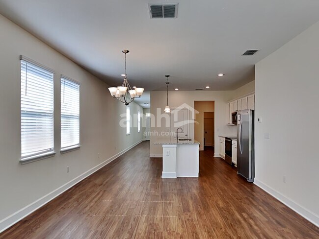 Building Photo - 922 Walden Woods Dr