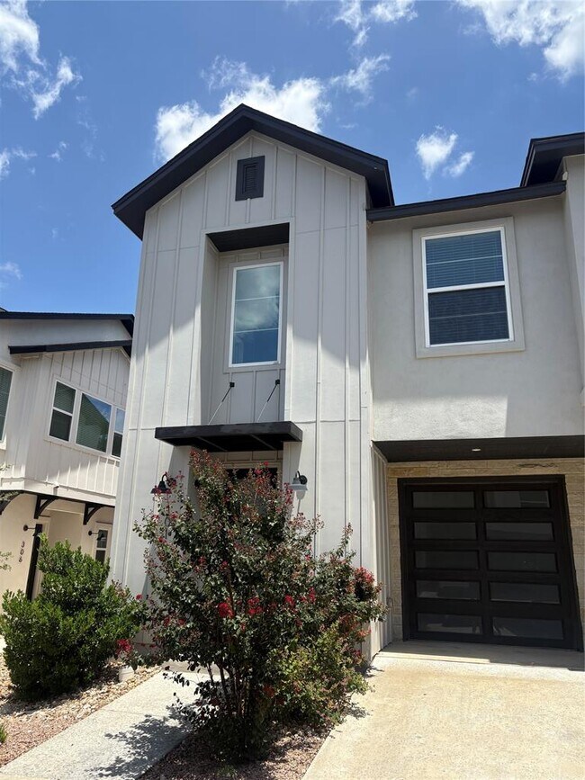 Building Photo - 12001 Vista Parke Dr