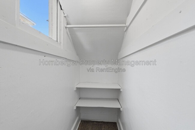 Building Photo - 1128 W Spofford Ave
