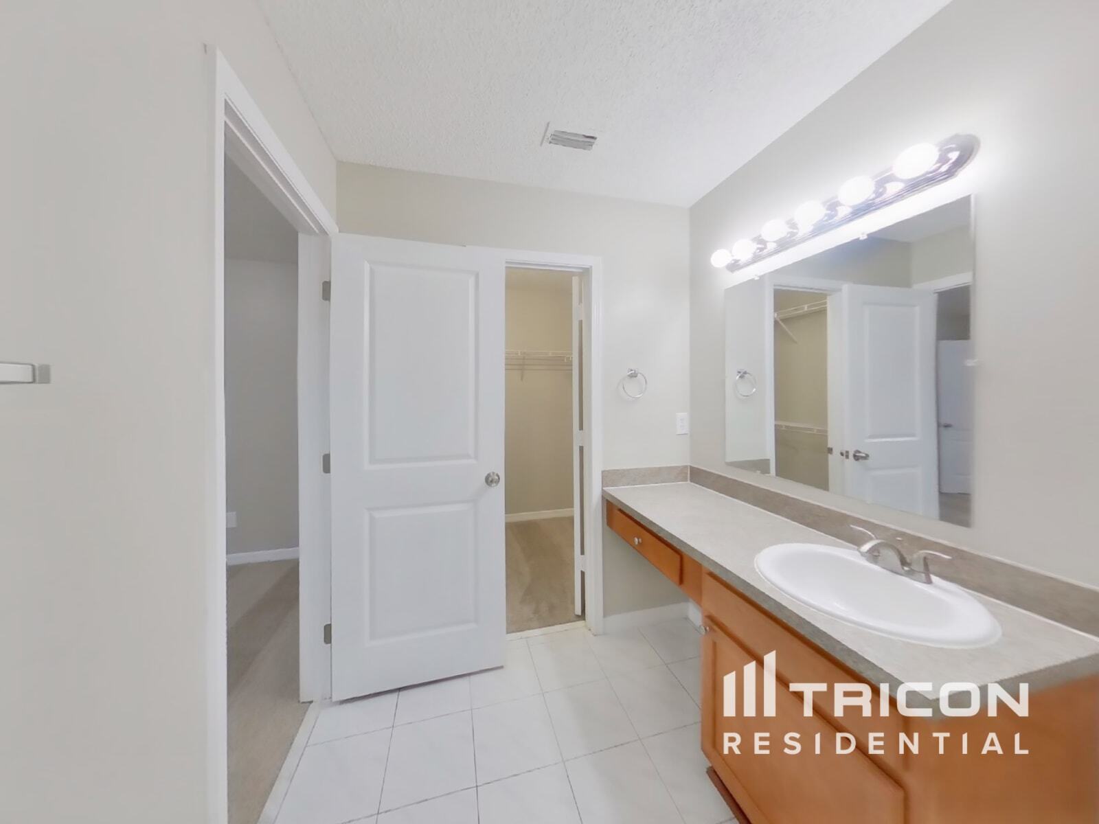 Building Photo - 691 Fruit Cove Forest Rd E