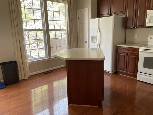 Building Photo - 3 Bedroom/2.5 Bath Townhome in Great Location