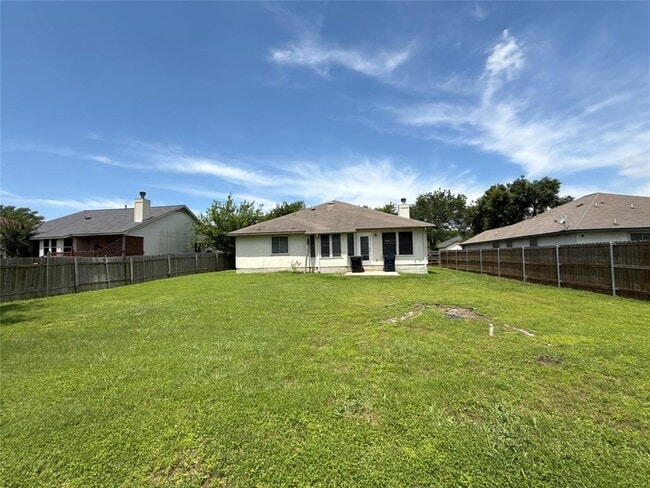 Building Photo - 122 Little Lake Rd