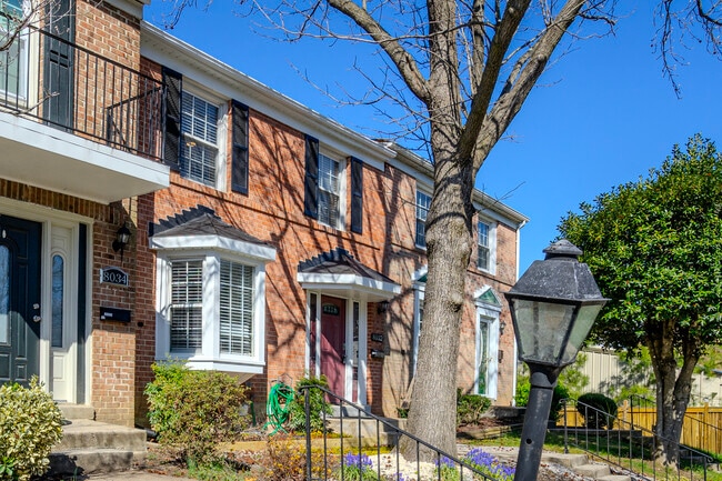 Building Photo - 8032 St Annes Ct