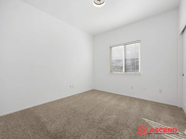 Building Photo - Beautiful 4 Bedroom Home In The Southwest!