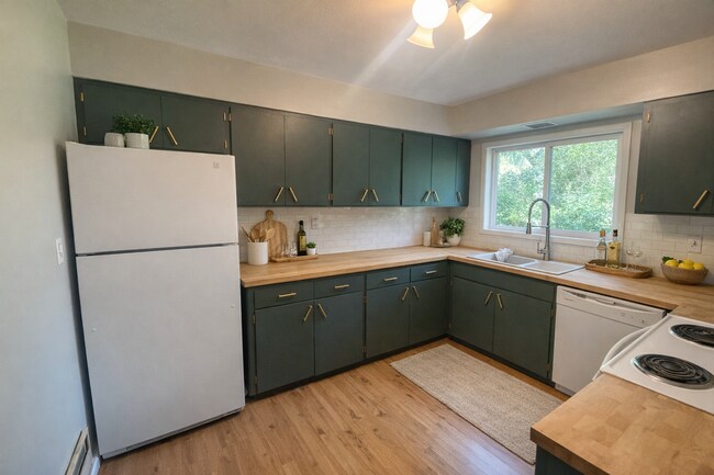 Building Photo - 075LincolnSt