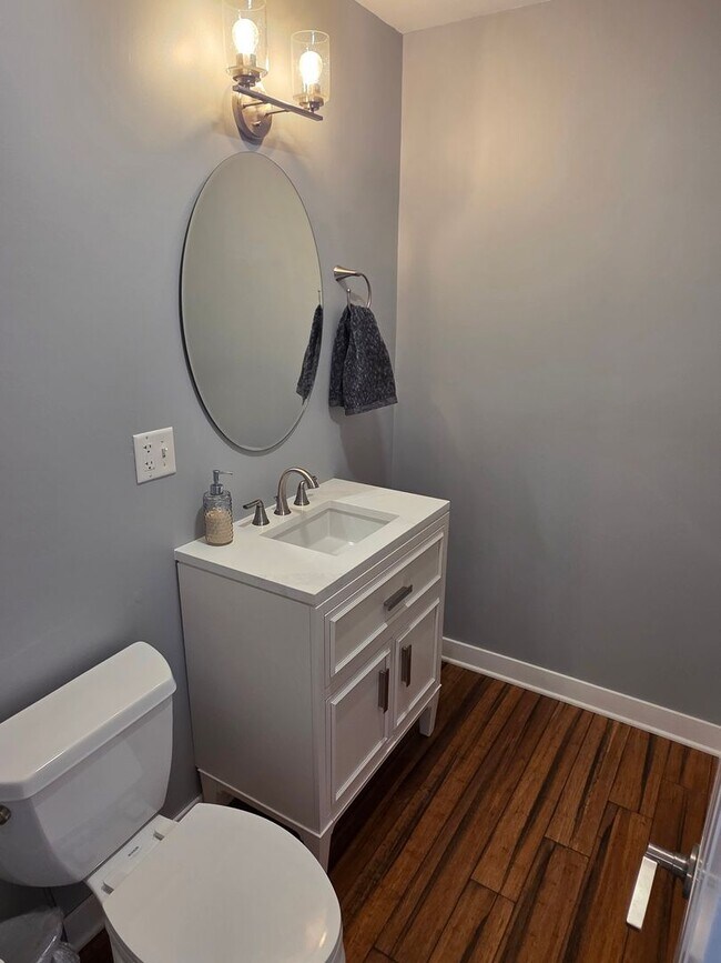 Building Photo - Updated 3-Bedroom Single- Family Home in Fox Point