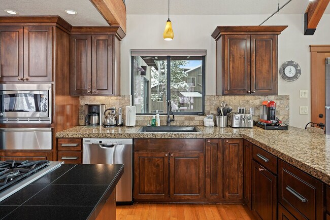 Building Photo - 8 Mt Baker Ln