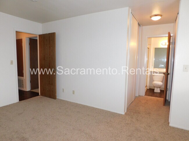 Building Photo - Spacious 2bd/2ba Foothill Farms Duplex with 2 Car Garage