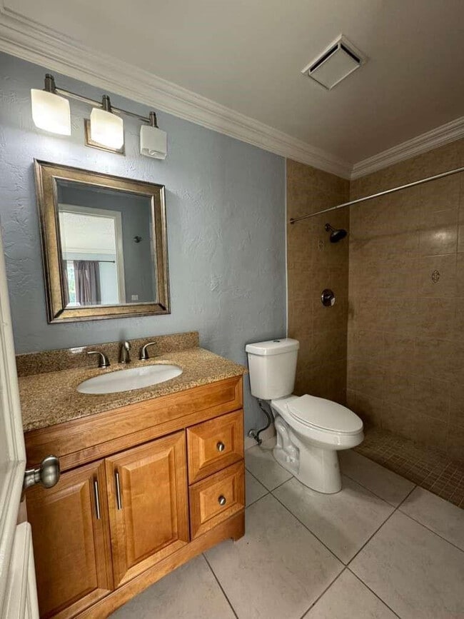 Building Photo - 10324 Boca Bend W