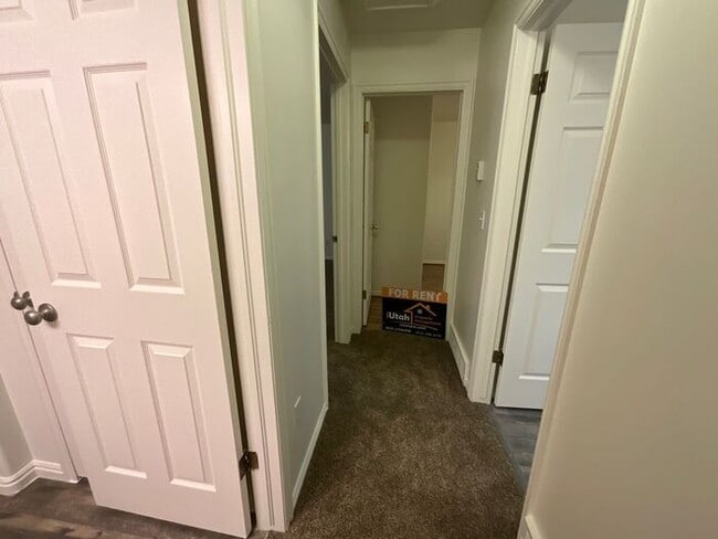 Building Photo - 4 Bedroom 2 1/2 Bath Home Oversized 2 Car ...