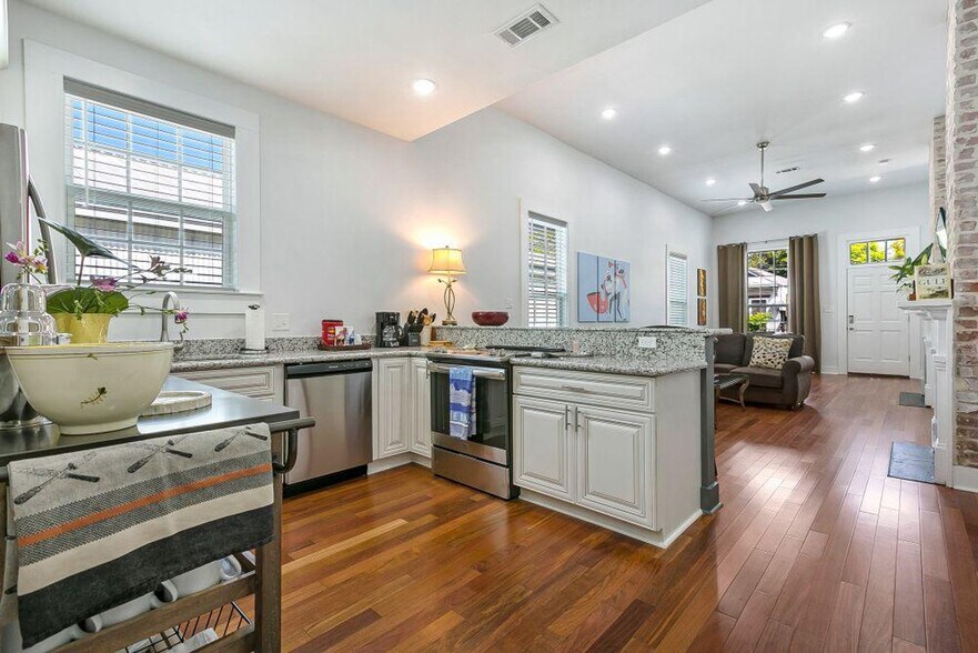 Building Photo - 4018 Tchoupitoulas St