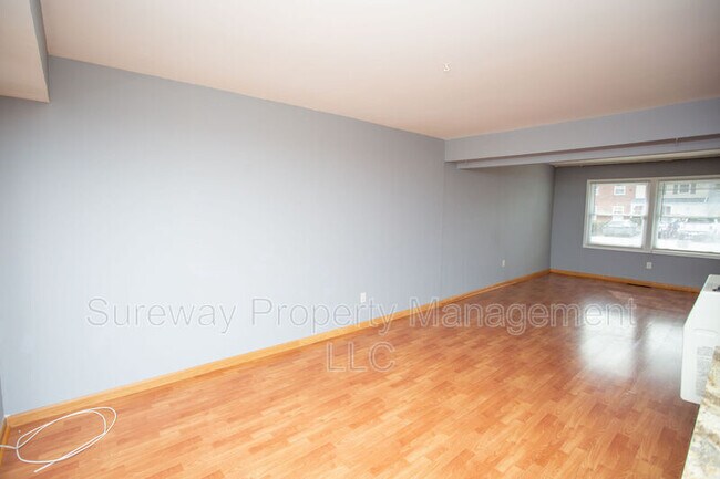 Building Photo - 16 Radnor Ct