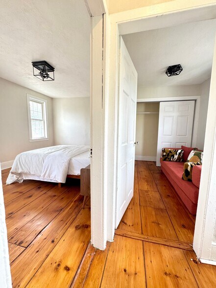 Building Photo - 567 Spring Mills Rd