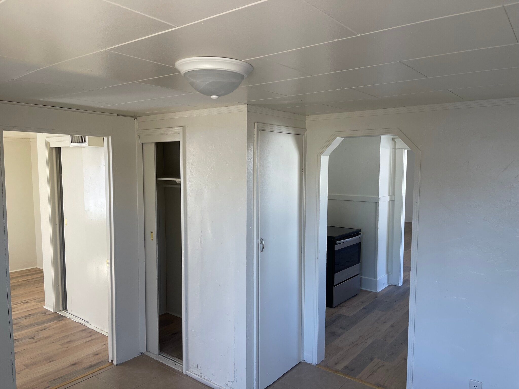 Building Photo - 407 La Mesa Way