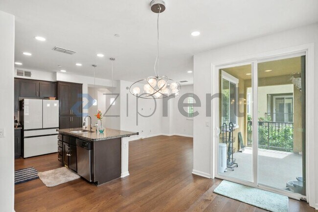 Building Photo - Unit 1529