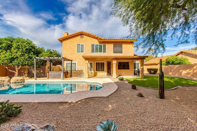 Building Photo - 5513 E Grovers Ave