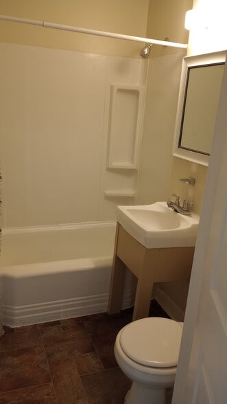 Building Photo - 705 Cox Ave