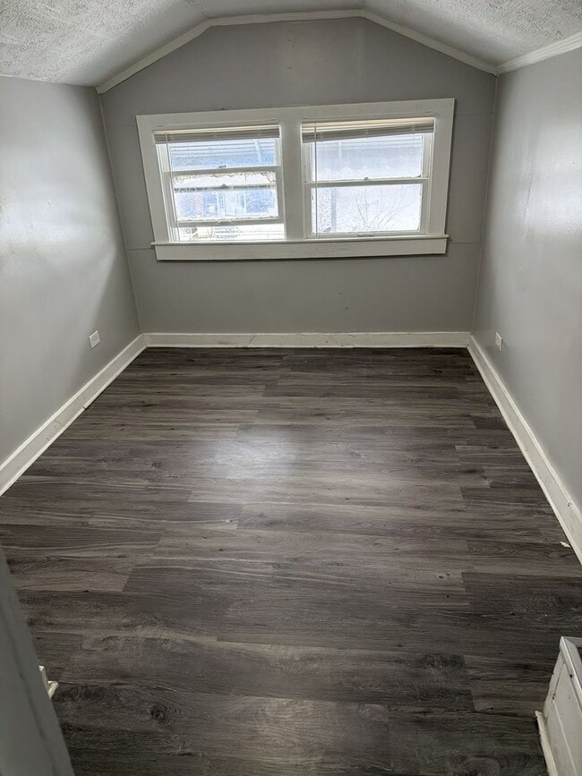 Building Photo - 4BR/2BA House-LEASING SPECIAL MOVE IN BY 1/1/2026 ** 1/2 price Security Deposit and 2nd month free