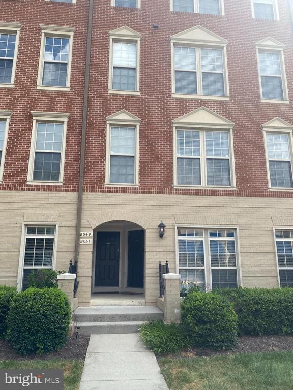 Building Photo - 8049 Crescent Park Dr