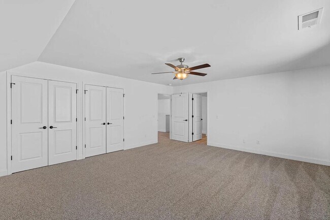 Building Photo - Stunning 3-Bed, 3-Bath Home in James Creek — ONE MONTH FREE RENT!