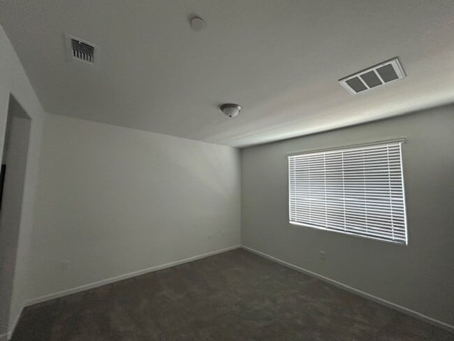 Building Photo - Brand New Home